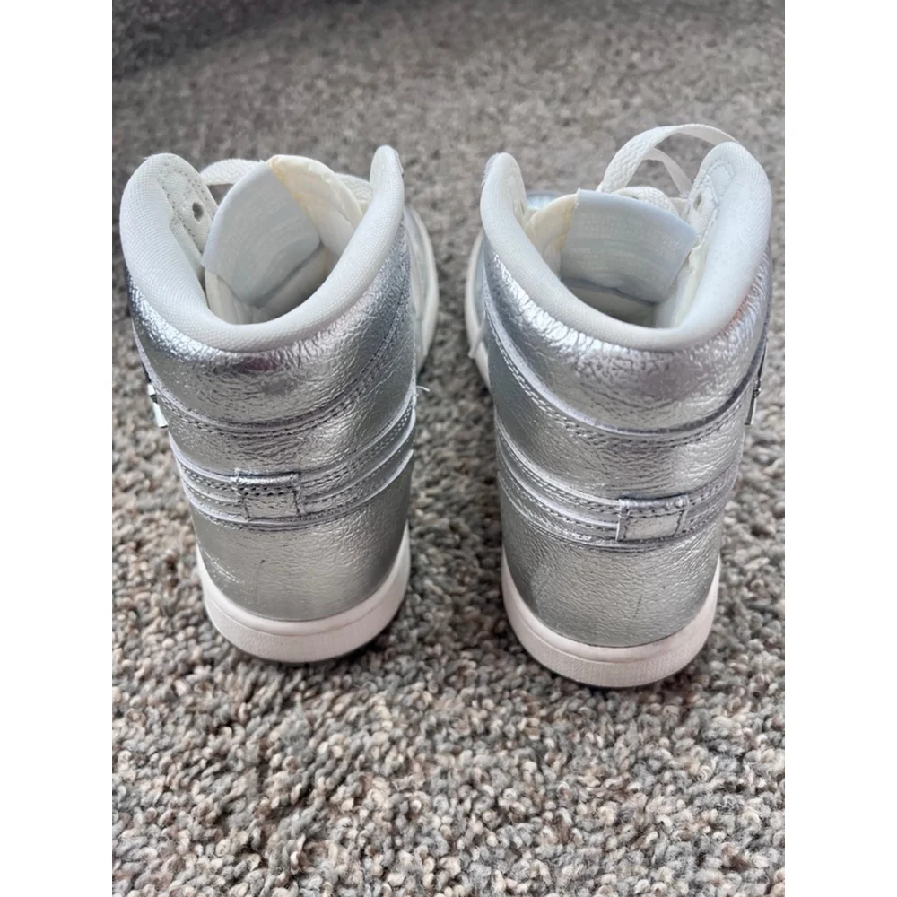Nike Air Jordan Women's 1 Hi OG Metallic Silver/Photon Dust (FN7249 001) size 7